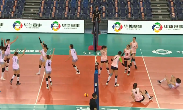  菲尔特定位球战术奏效，主场击败强敌